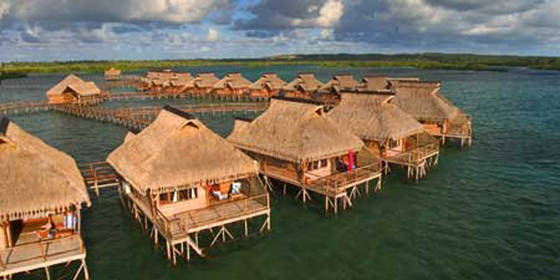 Modern Prefab Steel Yellow Overwater Bungalow lantai dilaminasi hotel prefabrikasi