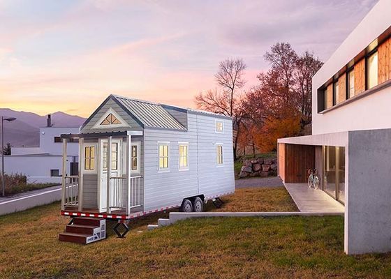 Rangka Baja Modern Rumah Kecil Prefab Di Atas Roda: Rumah Produksi Terjangkau