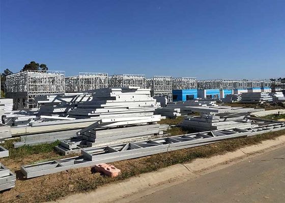 Modern Prefab Rangka Baja Ringan Rumah Villa Apartemen Atap Panel Sandwich EPS Untuk Hidup